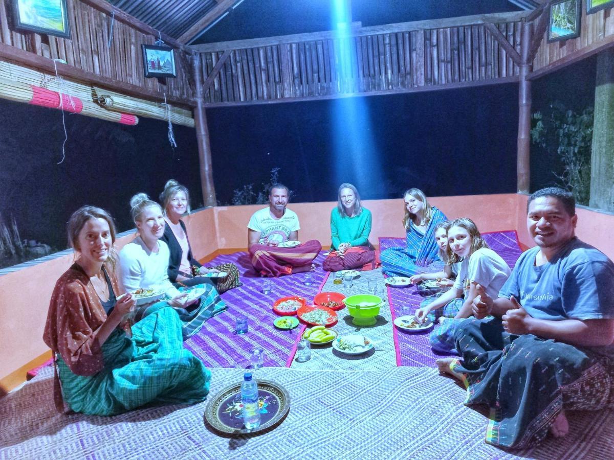 Sun Rice Homestay Ruteng Buitenkant foto